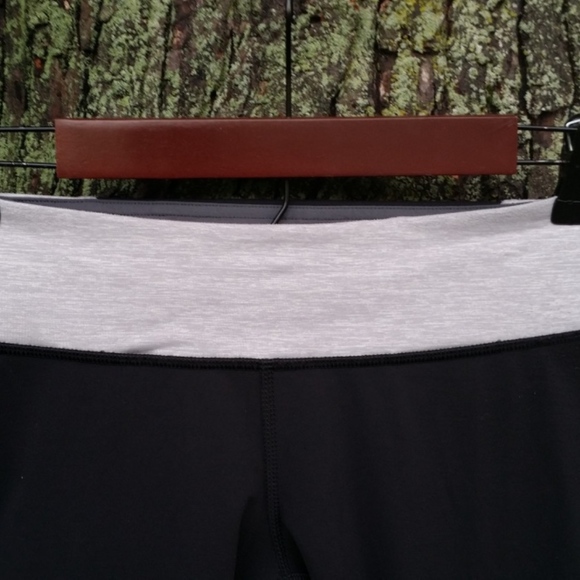 LULULEMON ATHLETICA Cropped Leggings Blk+Grey - Picture 5 of 6